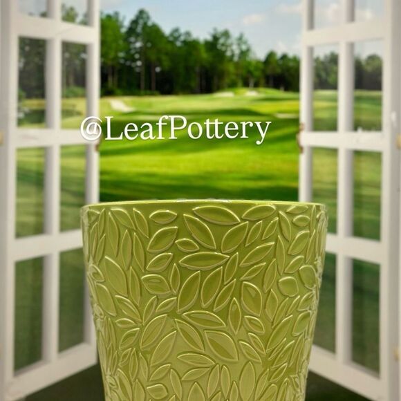 Bella Leafs Green (LG) Ceramic Planter with Saucer Attached - Picture 1 of 9